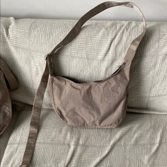 Baggu Medium Crescent Bag - Dove - Picture 4 of 4